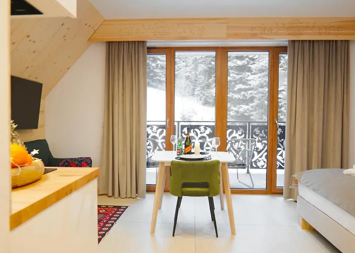 Jaszczurowka 33 & 3*